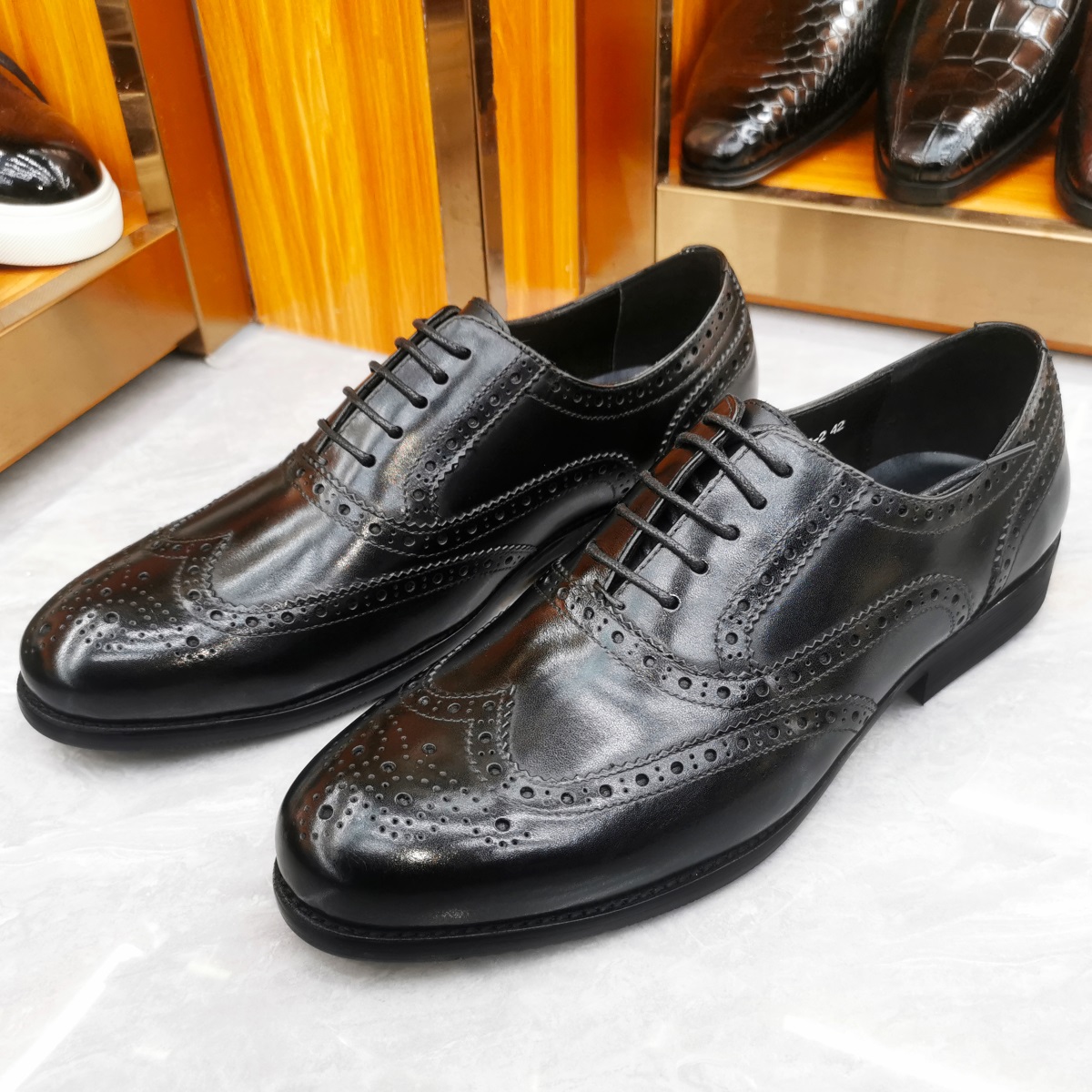 Luxury Men's Dress Shoes Genui - огляд і ціна Men Formal Wear Brown